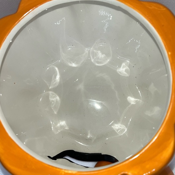 Jack-o-lantern with lid 7” tall - Picture 2 of 10